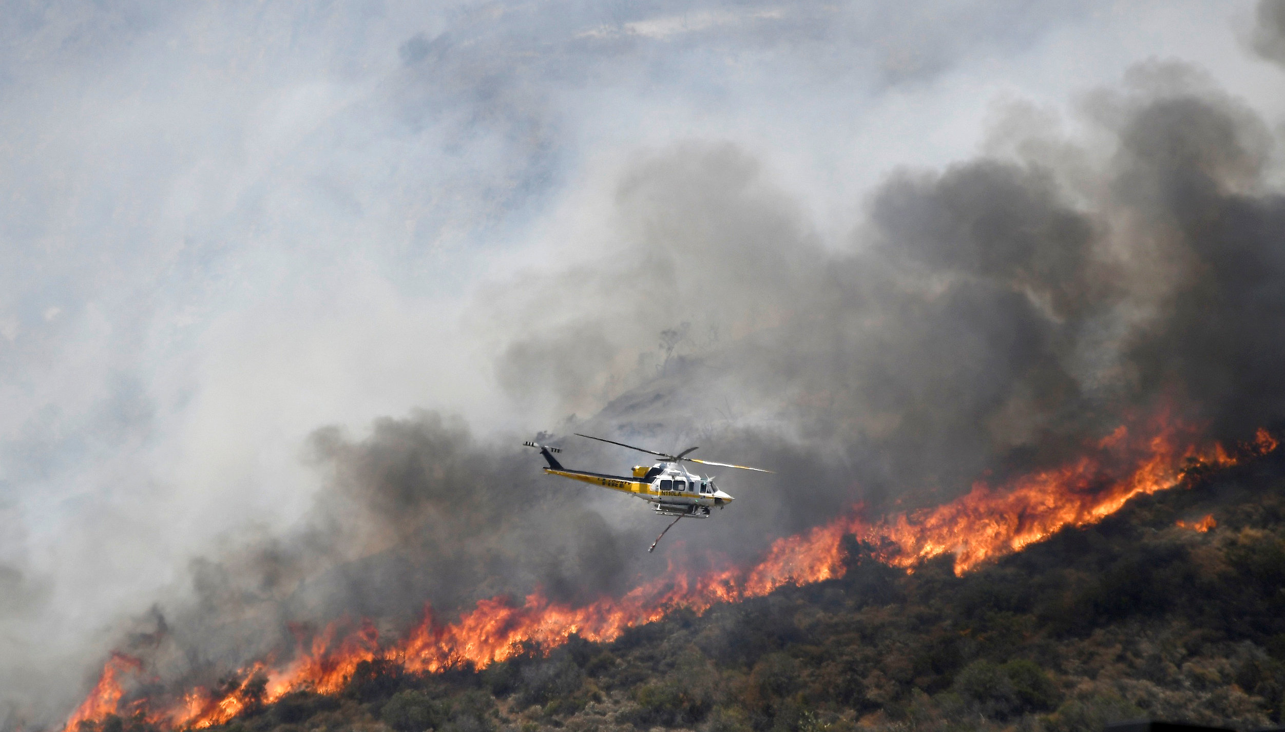 EUU Más de 200 mil evacuados por incendio en California (VIDEO