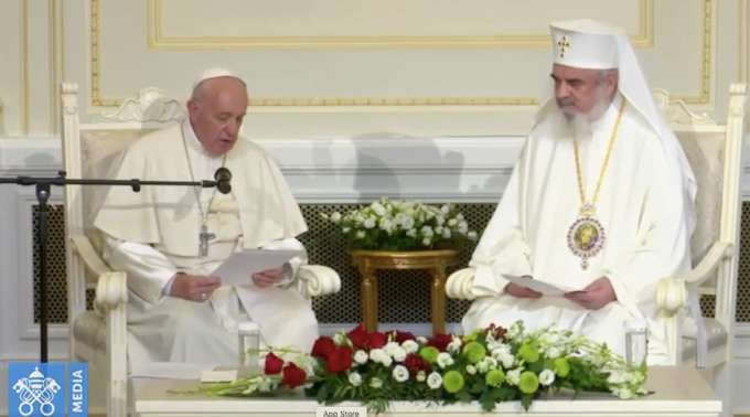 Encuentro del papa Francisco con el patriarca Daniel III