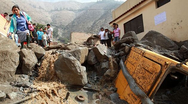 Santa Eulalia es declarada en emergencia tras huaicos.