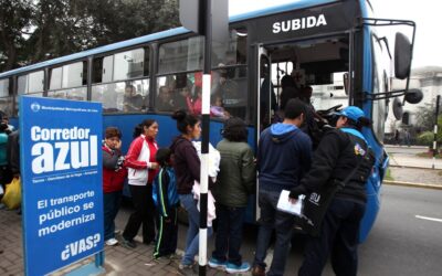 Una mujer de 69 años perdió la vida hoy al ser atropellada por un bus del Corredor Azul en la cuadra 11 de la avenida Arequipa.