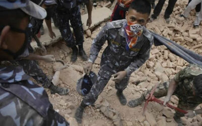 A 24 horas del devastador terremoto en Nepal, la cifra de fallecidos supera los 2 mil. La mayor parte de las víctimas se han registrado en el valle central de Nepal, donde se ubica la capital Katmandú.