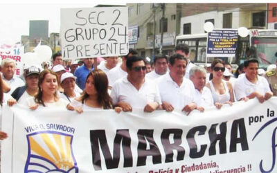 Miles de vecinos de todas las edades, integrantes de organizaciones sociales de base, juntas vecinales, autoridades diversas de Villa El Salvador, participaron hoy domingo de la “Marcha por la Paz”, en este distrito.