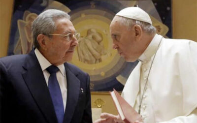 El presidente de Cuba, Raúl Castro, elogió este domingo al papa Francisco por "su sabiduría y su modestia".