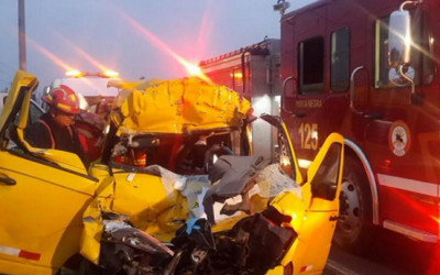 Luego de los accidentes fatales ocurridos en la Panamericana Sur que dejaron dos muertos, en un tercero acontecido en San Borja, una mujer falleció luego de que el auto donde se traladaba chocó contra una vivienda en San Borja.