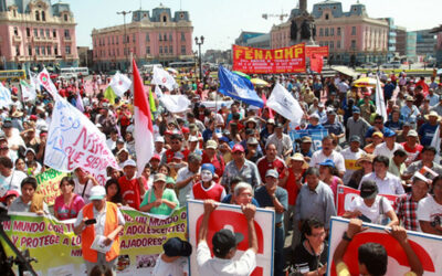 Miembros de organizaciones sindicales afiliadas a la Confederación General de Trabajadores del Perú (CGTP) marcharon este 1 de mayo con motivo del Día Internacional del Trabajo.