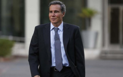 BUENOS AIRES.- El peritaje informático al computador portátil del fiscal argentino Alberto Nisman, fallecido el pasado enero en circunstancias aún sin aclarar, reveló que fue usado poco después de la hora estimada de su muerte, informó hoy el diario "La Nación" citando fuentes de la investigación.