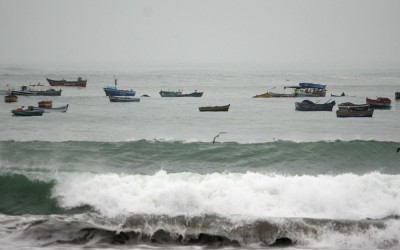 Oleajes de ligera a moderada intensidad, que afectarán principalmente zonas de playas y puertos, registrará el litoral peruano desde el amanecer de este lunes 25 informó la Dirección de Hidrografía y Navegación de la Marina de Guerra del Perú.