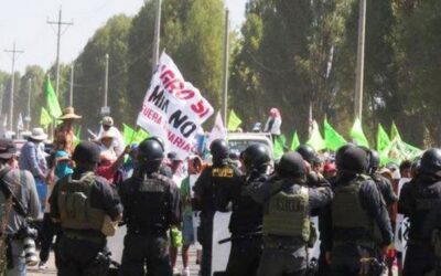 Un muerto dejó la tarde de este viernes los enfrentamientos entre la Policía y opositores al proyecto minero Tía María en el Valle del Tambo, en Arequipa. Se trata de Ramon Colque Vilca.