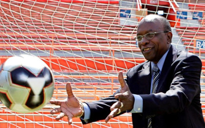 LONDRES.- La BBC inglesa denunció, mediante documentos, el pago de diez millones de dólares de la FIFA a Jack Warner, ex vicepresidente del máximos organismo internacional y presidente de la Confederación de Fútbol de América del Norte, Central y el Caribe.