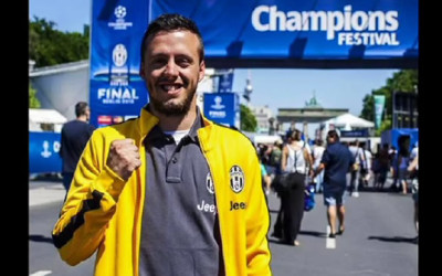 BERLÍN .- Unos 1.000 kilómetros recorrió Nicolo De Marchi, un fanático de la Juventus, desde Turín hasta Berlín, con el fin de recibir una entrada para la gran final de la Champions League contra el Barcelona que se jugará en la capital alemana.