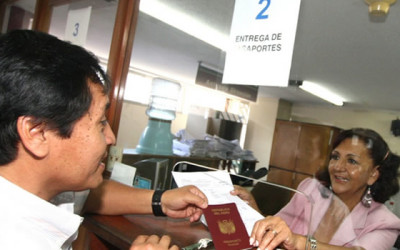 El pasaporte biométrico peruano, que se emitirá desde noviembre próximo, estará en varios idiomas y tendrá un costo accesible, informó el Ministerio de Relaciones Exteriores.