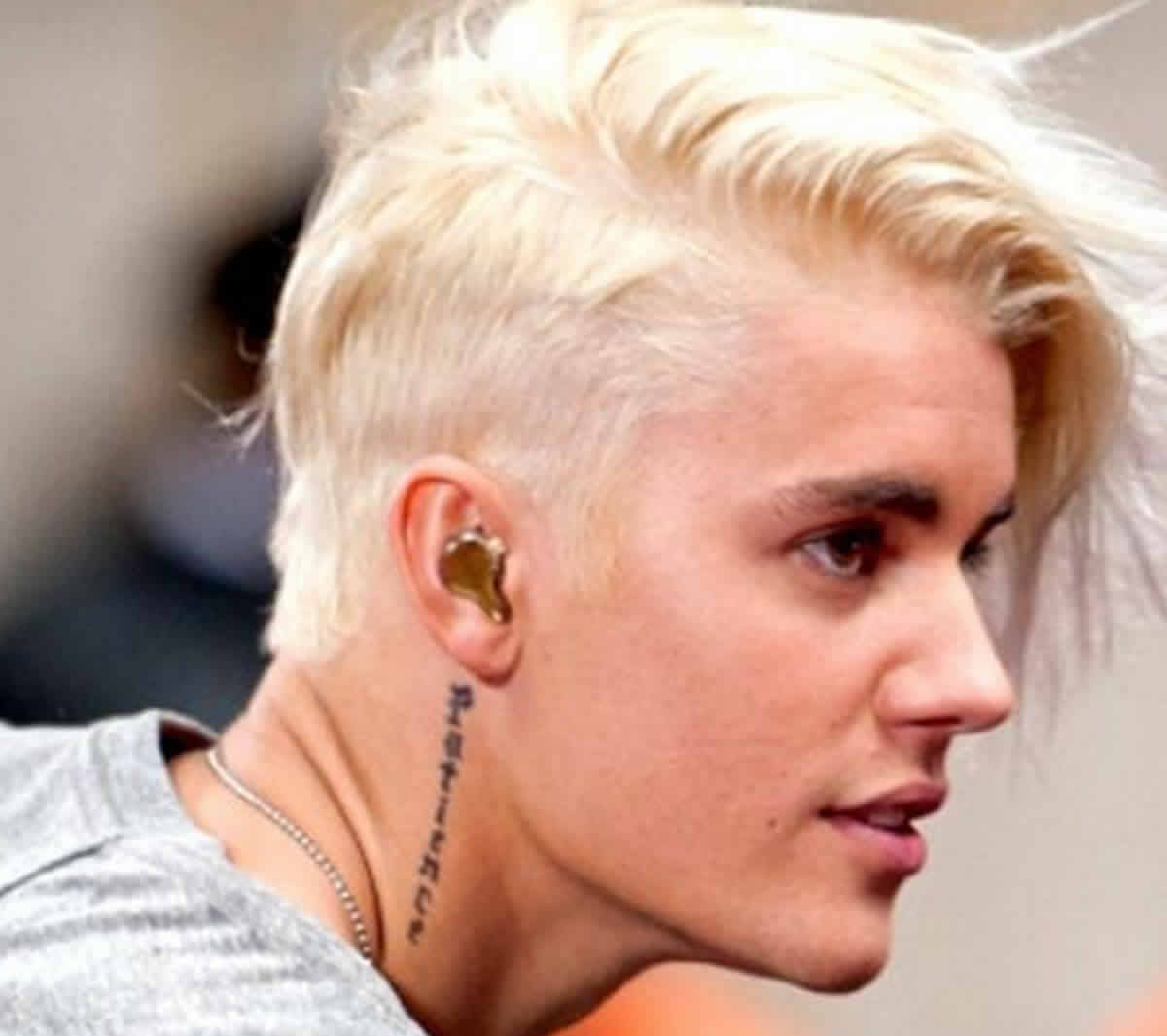 Justin Bieber presenta extraño look platinado con cresta » Crónica Viva