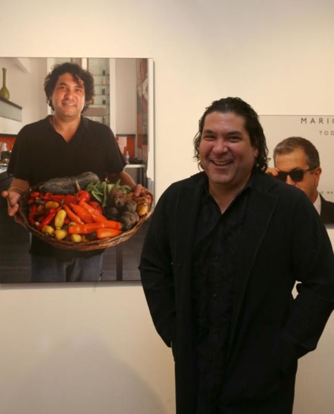 LIM01. LIMA (PERÚ), 03/05/2016.- El cocinero peruano Gastón Acurio asiste a la inauguración de la exposición por los 50 años de la Agencia EFE en Perú hoy, martes 3 de mayo de 2016, en el Centro Cultural de España en la ciudad de Lima (Perú). EFE/ERNESTO ARIAS