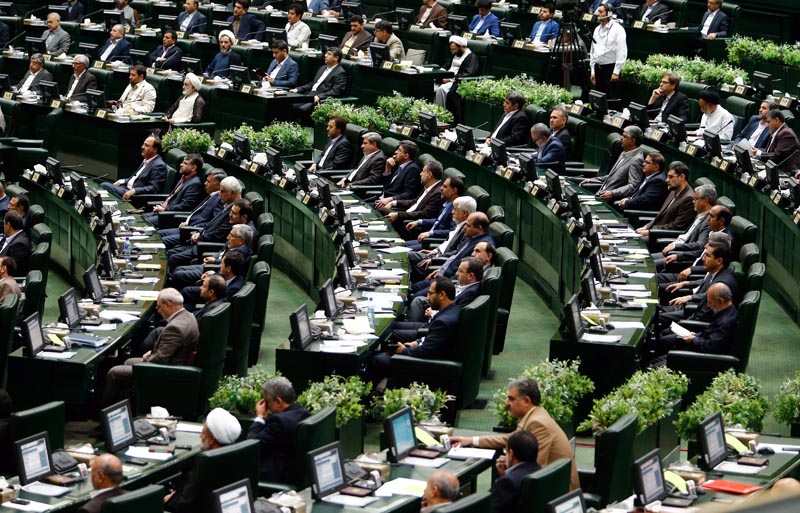 ABD03. Tehran (Iran (islamic Republic Of)), 28/05/2016.- New members of parliament attend the inauguration ceremony of the new Iranian parliament, in Tehran, Iran, 28 May 2016. The Iranian parliament will be dominated by reformists for the next four years. (Teherán) EFE/EPA/ABEDIN TAHERKENAREH