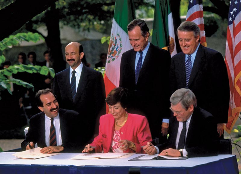 (L-R) Presidents Mulroney, Bush & Salinas de Gortari standing over respective reps. Wilson, Hills & Serra Puche at N. Amer. Free Trade Agreement treaty signing.  (Photo by Dirck Halstead//Time Life Pictures/Getty Images)