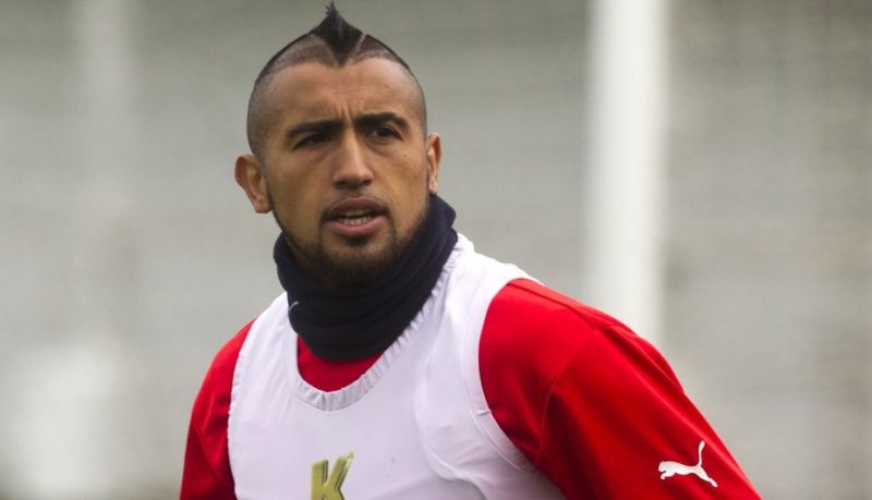 Chile's footballer Arturo Vidal takes part in a training session in Santiago, on June 9, 2015. Chile will face Ecuador in the opening match of the Copa America 2015 next June 11. AFP PHOTO/CLAUDIO REYES