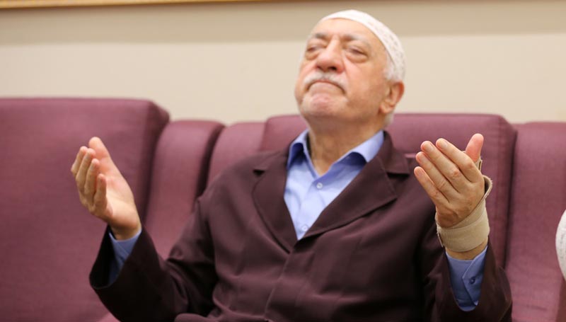 Gulen-55559.bayram_namazi_duasinda