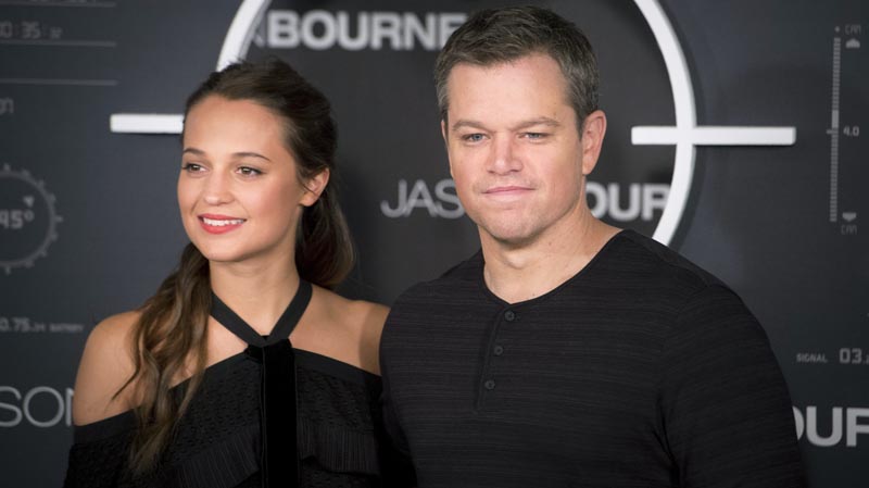 GRA247. MADRID, 13/07/2016.- El actor estadounidense Matt Damon y la actriz sueca Alicia Vikander posan para los medios durante el photocall de la película 'Jason Bourne', celebrado hoy en un céntrico hotel de la capital. EFE/Luca Piergiovanni