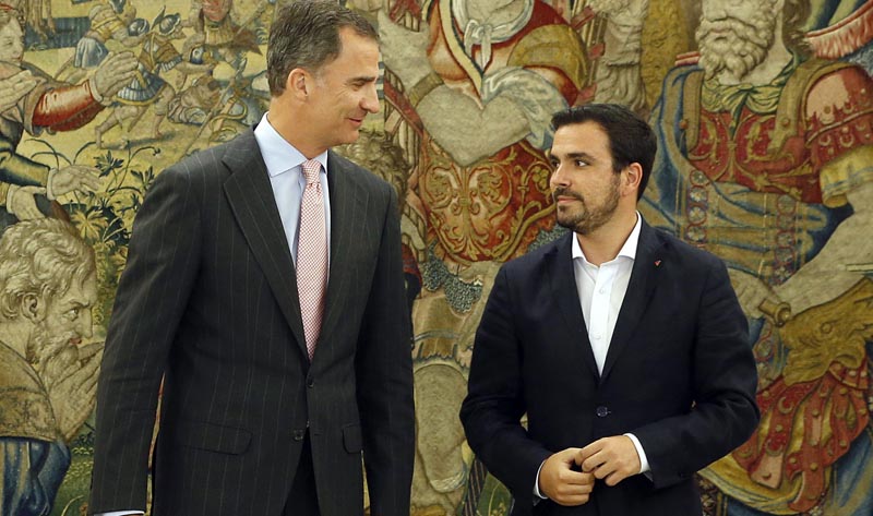 GRA289. MADRID, 26/07/2016.- El rey Felipe recibe al coordinador federal de IU, Alberto Garzón, en el marco de su ronda de consultas con las formaciones políticas parlamentarias, esta tarde en el Palacio de la Zarzuela. EFE/J.J. Guillen ***POOL***