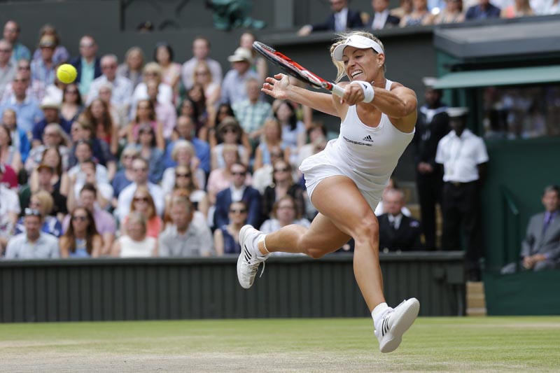 PK113 WMBD. Wimbledon (United Kingdom), 09/07/2016.- Angelique Kerber of Germany in action during the final match against Serena Williams of USA at the All England Lawn Tennis Club, in London, Britain, 08 July 2016. (Londres, Tenis, Alemania, Estados Unidos) EFE/EPA/PETER KLAUNZER EDITORIAL USE ONLY/NO COMMERCIAL SALES