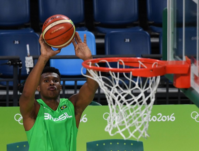 Leandro Barbosa from the Brazil men's basketball team shoots during a training session ahead of the Rio 2016 Olympic Games, at the Olympic Park in Rio de Janeiro, on August 4, 2016. / AFP PHOTO / MARK RALSTON
