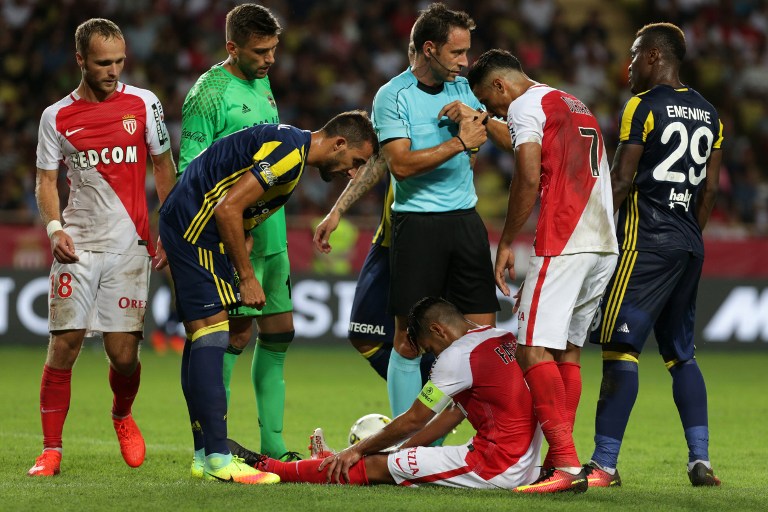 Monaco's Colombian forward Radamel Falcao (bottom) reacts on the pitch during the Champions League Third qualifying football match between Monaco and Fenerbahce on August 3, 2016, at the Louis II stadium in Monaco.  / AFP PHOTO / JEAN CHRISTOPHE MAGNENET