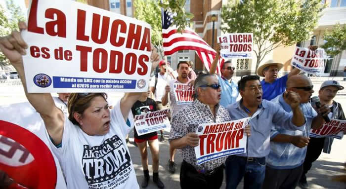 trump-latinos2-700