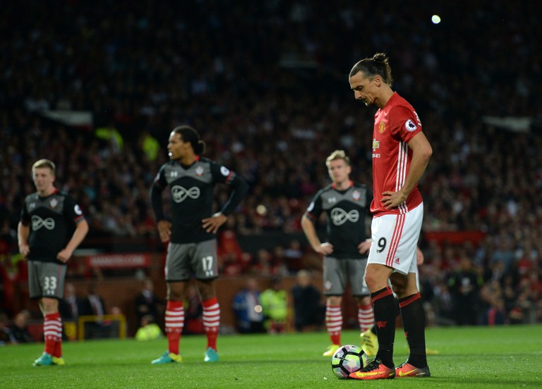 Manchester United's Swedish striker Zlatan Ibrahimovic (R) prepares to take their penalty during the English Premier League football match between Manchester United and Southampton at Old Trafford in Manchester, north west England, on August 19, 2016. / AFP PHOTO / Oli SCARFF / RESTRICTED TO EDITORIAL USE. No use with unauthorized audio, video, data, fixture lists, club/league logos or 'live' services. Online in-match use limited to 75 images, no video emulation. No use in betting, games or single club/league/player publications. /