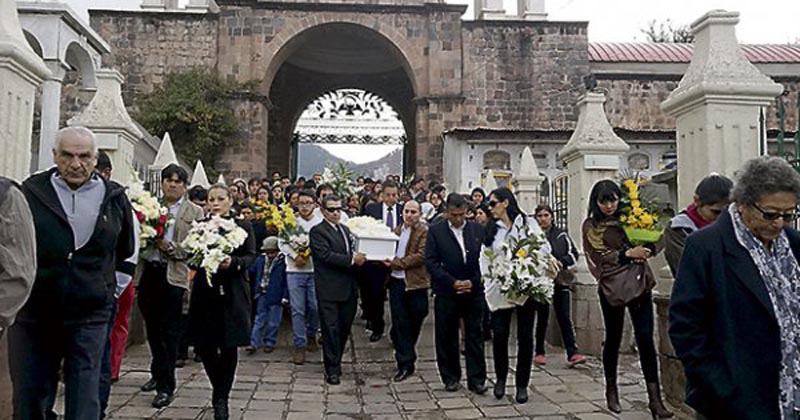 sepelio_nino_negligencia