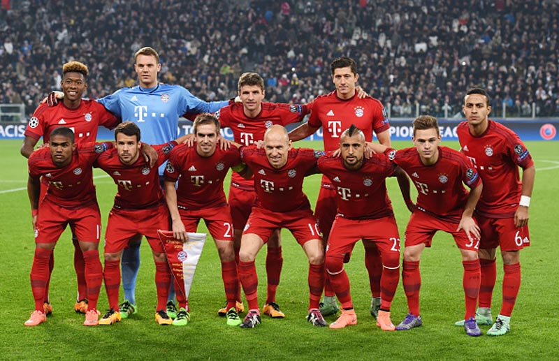 TURIN, ITALY - FEBRUARY 23:  The Bayern Muenchen pose for the cameras prior to kickoff during the UEFA Champions League round of 16, first leg match between Juventus and FC Bayern Muenchen at Juventus Arena on February 23, 2016 in Turin, Italy.  (Photo by Matthias Hangst/Bongarts/Getty Images)