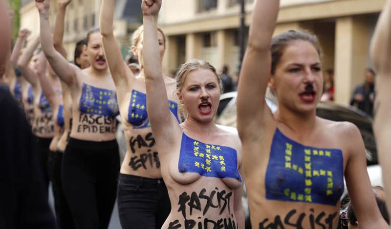 TÃ©lam-Paris,22/04/2014- Activistas del movimiento de mujeres de Ucrania protestan en Topless y levantan sus puÃ±os para  perturbar una conferencia de prensa de extrema derecha del partido Frente Nacional  francÃ©s (FN), que marca el inicio de la campaÃ±a electoral del FN para las elecciones del Parlamento Europeo, que tendrÃ¡n lugar del 22 mayo al 25 mayo 2014.  Foto: AFP / Thomas Samson/TÃ©lam/jc.