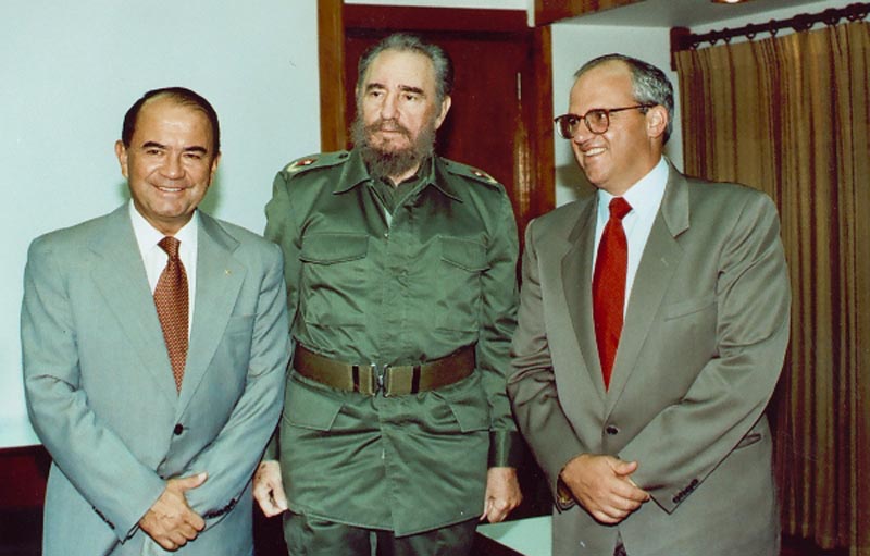 Encuentro de Fidel con el entonces Presidente de Colombia, Ernesto Samper, el 25 de junio de 1998.