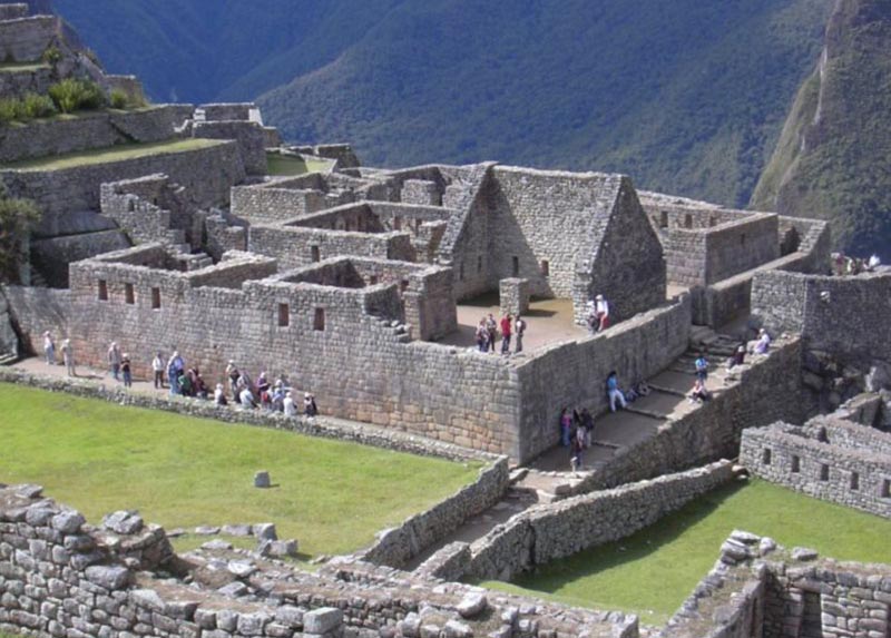 Machu_picchu_urbano_2_cusco