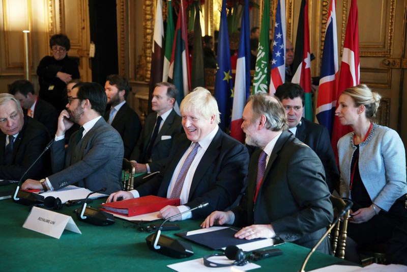 XTC120. Paris (France), 10/12/2016.- British Foreign Secretary Boris Johnson (C), attends a meeting on Syria in Paris, France, 10 December 2016. Leading diplomats are trying to find solutions for Syria's desperate opposition, as Syrian government forces squeeze rebels out of Aleppo after a devastating blitz. (Siria, Francia) EFE/EPA/THIBAULT CAMUS / POOL POOL