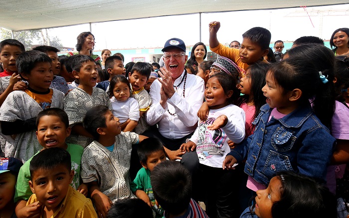 Presidente Kuczynski visitó la comunidad indígena Shipibo –