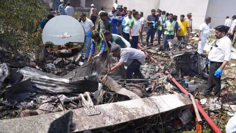 India: sube a 274 muertos en la tragedia aérea tras confirmar 33 ...